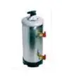 Addolcitore manuale da lt. 12 - Portata massima consigliata 1400 lt/h - Quantità di sale per rigenerazione 2 Kg - Dim. Cm L 20 x P 25,5 x h 54 - Tubo carico acqua incluso