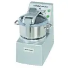 CUTTER DA BANCO - Mod. R 8 SV - Capacità vasca in ACCIAIO INOX lt 8 - Capacità coperti da 20 a 150 - 2 velocità - Predisposizione per funzione sottovuoto - Potenza W 2200 - Dimensioni cm L 31,5 x P 54,5 x 58,5h