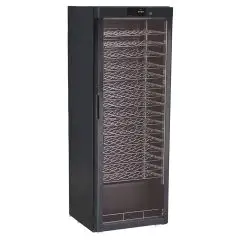 ESPOSITORE REFRIGERATO PER VINO - Mod. G-BJ408 - Capacit&agrave; bottiglie N. 96 da lt 0,75 - Temperatura differenziata a seconda dei ripiani - Temperatura +5/+18 &deg;C - Potenza W 112 - Alimentazione monofase 230V/1/50Hz - Dimensioni cm L 60 x P 60,3 x 186 h - Nor
