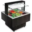 ISOLA BUFFET QUADRA CON VASCA BAGNOMARIA - MOD. VENEZIA IQ BM - STRUTTURA IN LEGNO - TOP IN AGGLOMERATO DI QUARZO AD ALTA PUREZZA - VASCA IN ACCIAIO INOX AISI 304 - VETRI IN CRISTALLO TEMPERATO - TEMPERATURA °C +30/+80 - NORMA CE