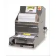 TERMOSIGILLATRICE per VASCHETTE DA BANCO - IN ATMOSFERA MODIFICATA PROTETTA - Mod. TESISAP226 - SEMIAUTOMATICA - DIGITALE - Stampo Fisso NON INCLUSO - CONTROSTAMPO CON PIASTRA SALDANTE UNIVERSALE DA mm 370x260 INCLUSO - DIMENSIONE MASSIMA CONTENITORE mm 3