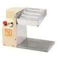 TAGLIASFOGLIA ELETTRICO - MOD. TF180X3 - STRUTTURA IN ACCIAIO INOX - LARGHEZZA MAX DI TAGLIO cm 18 - N° 3 TAGLI FISSI - POTENZA kW 0,18 - ALIMENTAZIONE MONOFASE 230V/1/50HZ - DIMENSIONI cm L 38,5 x P 30 x 25,4 H - PESO Kg 18