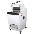 TAGLIERINA SEMIAUTOMATICA CON BASAMENTO A CARICAMENTO PIANO SINGOLO PER PANE - Larghezza taglio max cm: 42 o 52 - Altezza taglio cm 6/17 -Alimentazione 400V TRIFASE - Potenza Kw 0,75 - NORMA CE