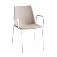 SEDIA AKAMI IMBOTTITA CON BRACCIOLI - MOD. AKAMI TB - SCOCCA IMBOTTITA IN PU-FLEX E RIVESTITA - TELAIO CROMATO O VERNICIATO BIANCO - PER USO INTERNO - DIM. cm L 58,5 x P 52 x H 82 - NORMA CE