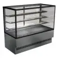 VETRINA REFRIGERATA PER PASTICCERIA - MOD. EVOK_VT INOX - IN ACCIAIO INOX - REFRIGERAZIONE VENTILATA - TEMPERATURA °C +2/+4 - PORTE SCORREVOLI POSTERIORI IN VETROCAMERA TEMPRATA - VETROCAMERE PANORAMICHE SU 5 LATI - N. 3 MENSOLE IN VETRO CON ILLUMINAZIONE