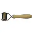 Rotella Tagliapasta 2 Lame Lisce in Legno/Inox - ELETTRO CENTER - Codice 9 - Diametro 3,6 cm - Imballo confezione da n. 1 Unità