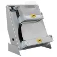 STENDIPIZZA - DILAMINATRICE - RULLI PARALLELI - PEDALE ELETTRICO - Mod. DRV 420 RP - Lunghezza Rulli cm 42,2 - Potenza Kw 0,37 - 230 V monofase - Dimensioni L 60 x P 45,5 x H 72,5 cm - Peso Kg. 35 - Norma CE