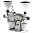MACINACAFFE' MACINAPEPE E GRATTUGIA - MOD. MCMPGR CGPM - PRODUZIONE ORARIA CAFFE'/FORMAGGIO Kg 10/50 - ALIMENTAZIONE V 230/50-60Hz MONOFASE - POTENZA Kw 0,75 (0,1 Hp) - DIM. Cm L 26 x P 65 x h 65 - NORMA CE